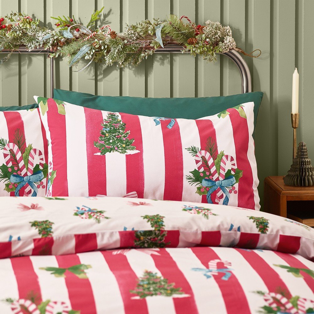 Piros-fehér ágyneműhuzat Christmas Stripe – Catherine Lansfield
