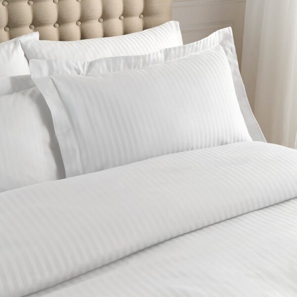 Damaszt párnahuzat szett 2 db-os 50x75 cm Satin Stripe – Catherine Lansfield