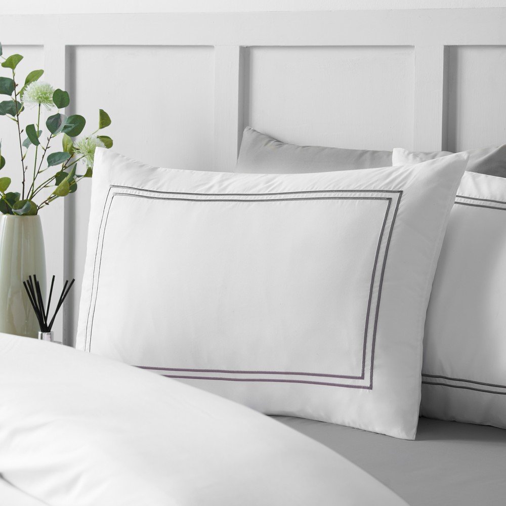 Háromrészes szatén ágyneműhuzat So Soft Mono Satin Stitch – Catherine Lansfield